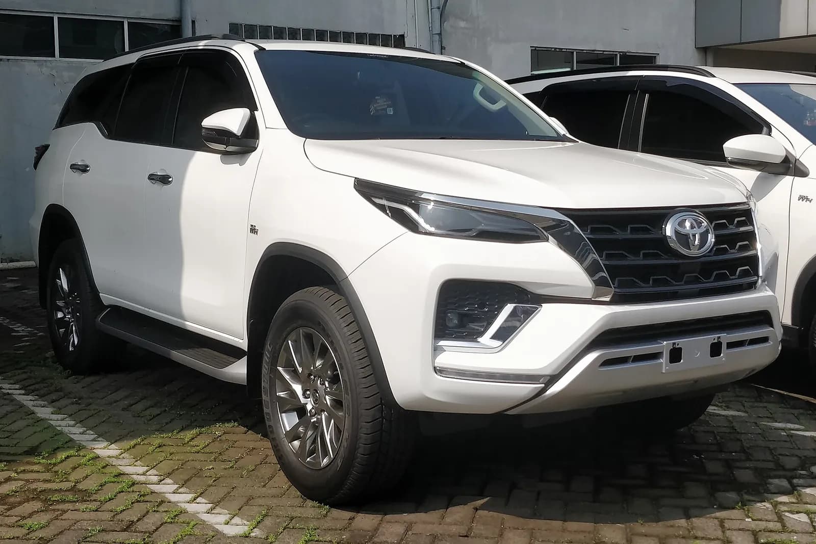 Toyota Fortuner Legender style front, three quarter view