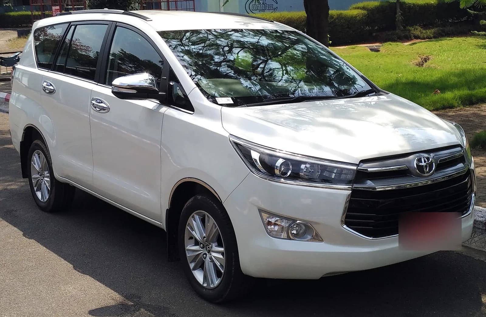 Toyota Innova Crysta, front three quarter view