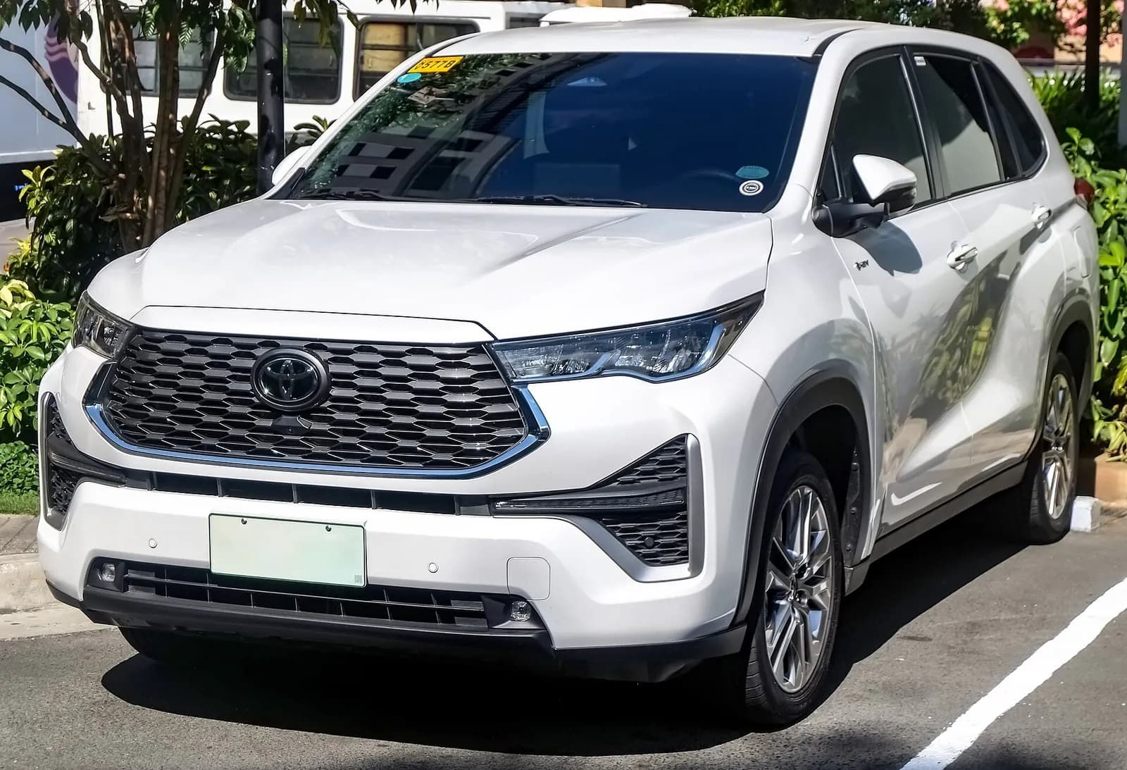 Toyota Innova Hycross (sold as the Zenix in Indonesia), front three quarter view