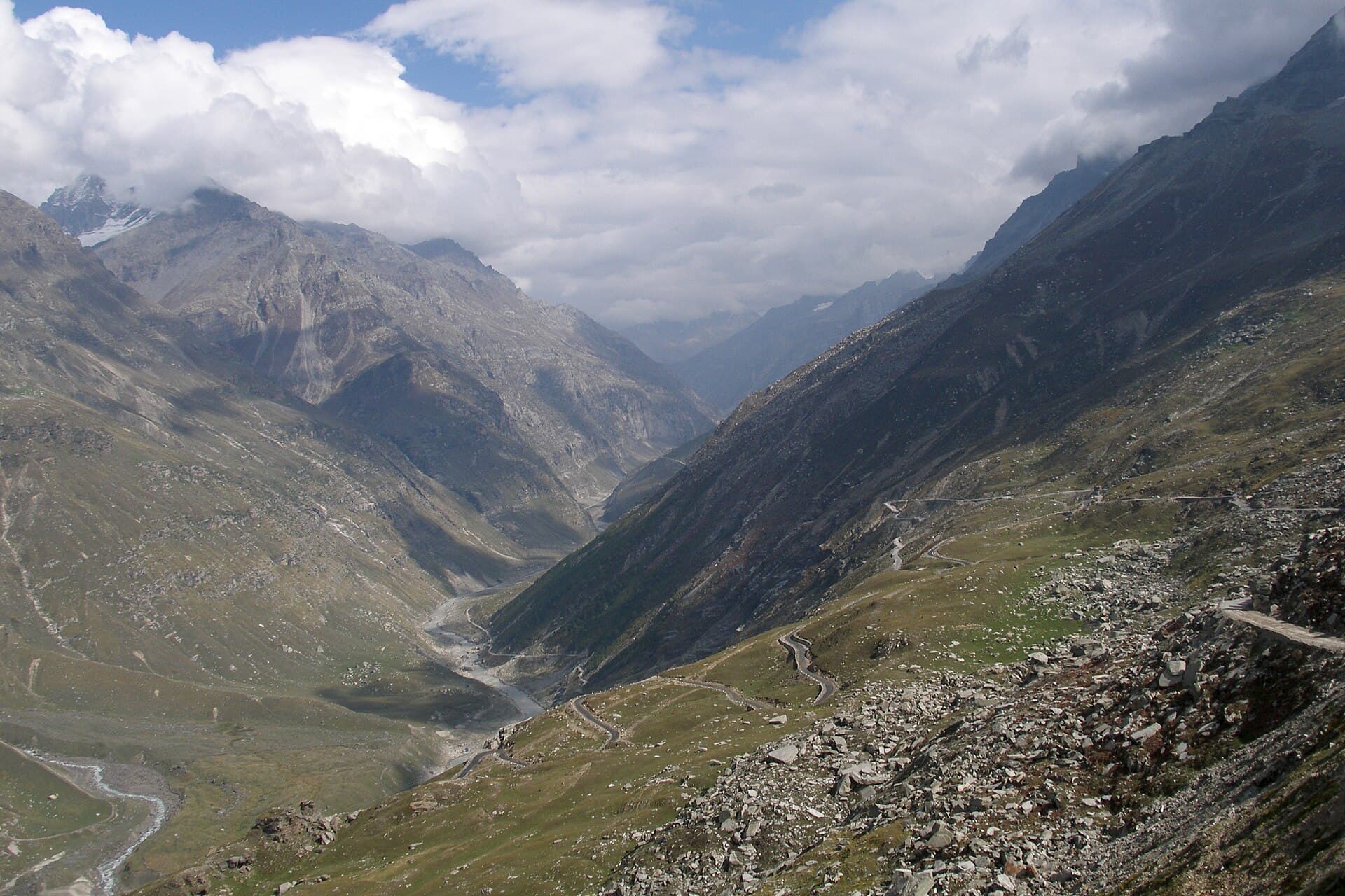 Jimny and Thar 4x4 rental comparison for Spiti and Ladakh from Chandigarh