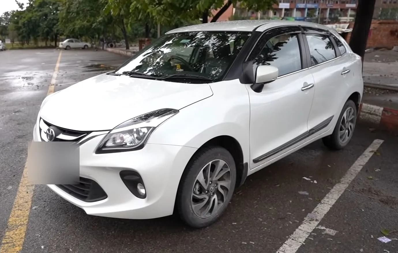 Toyota Glanza, front three quarter view